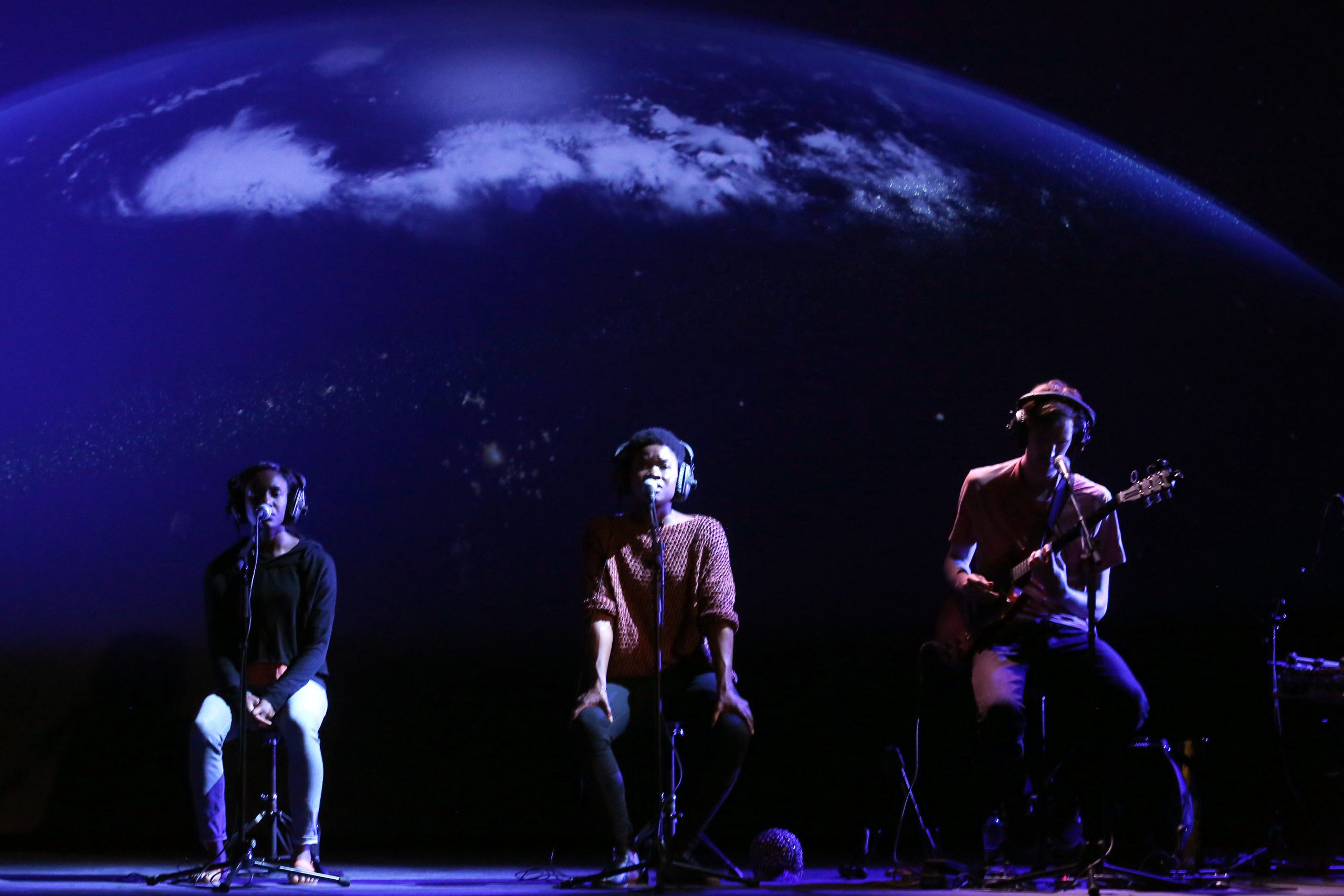 Skats no Skotijas Nacionālā teātra izrādes 