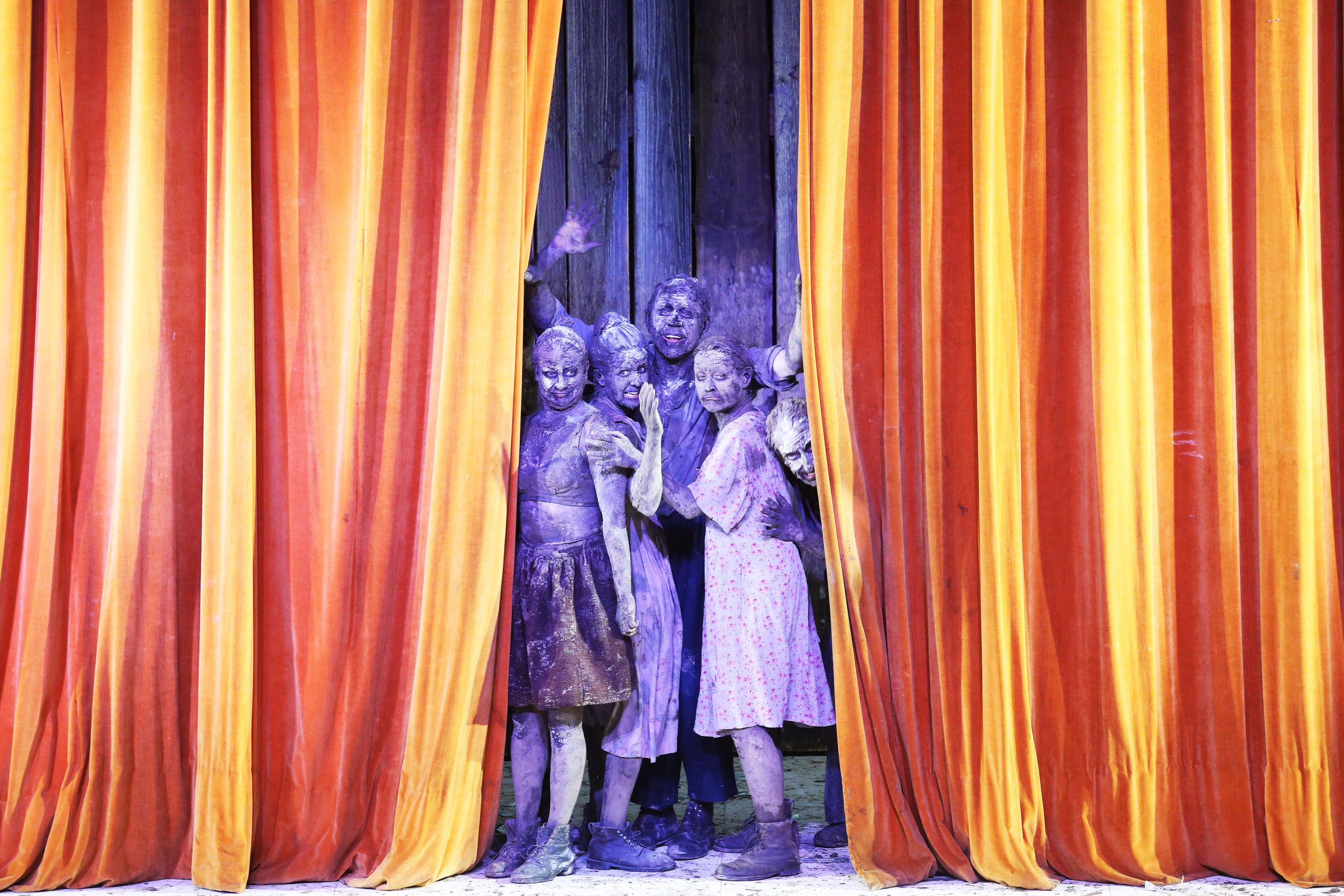 Skats no Andreasa Krīgenburga izrādes 