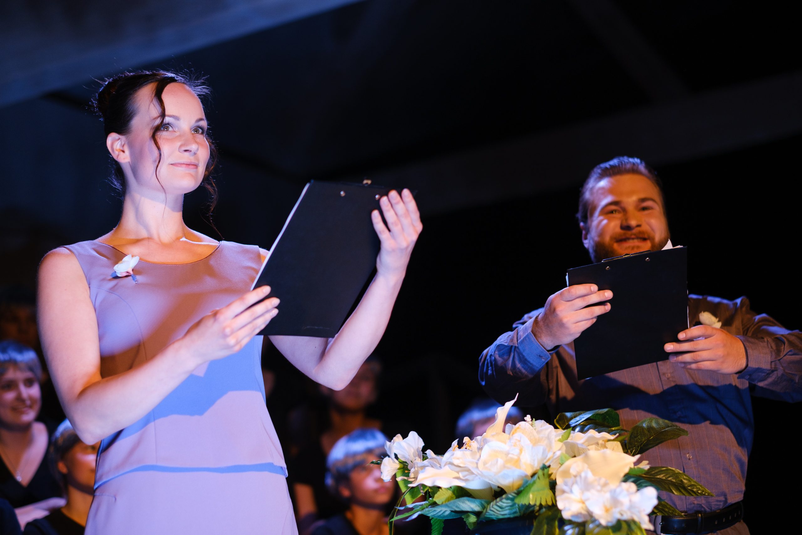 Skats no teātra trupas KVADRIFRONS izrādes 