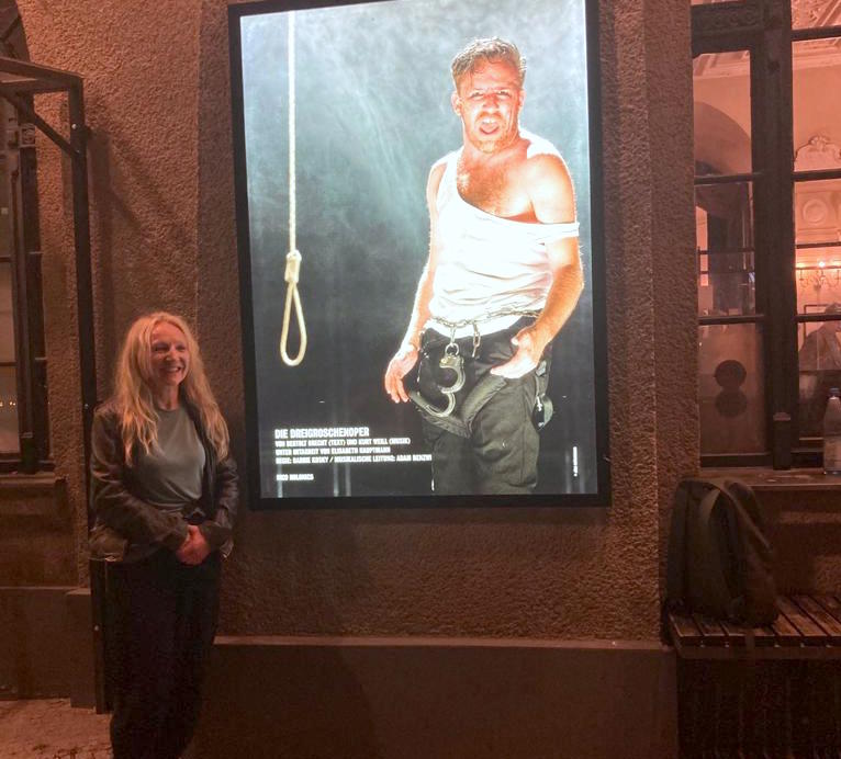 Aktrise Guna Zariņa pie Mekija Naža – 