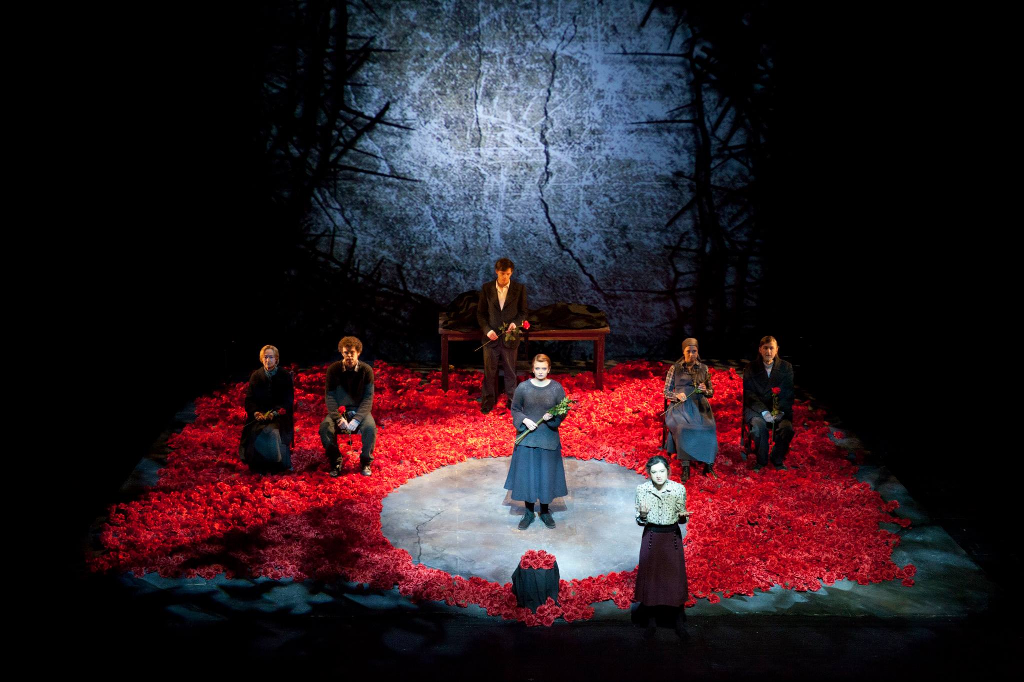 Skats no Kauņas Drāmas teātra izrādes 