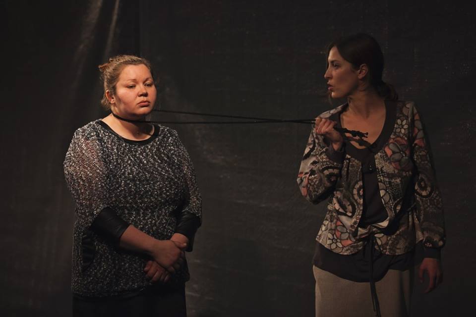 Liena Šmukste un Anta Aizupe DDT izrādē