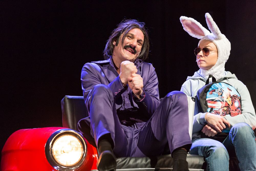 Artūrs Skrastiņš - Bannijs Manro, Anete Krasovska - Bannijas Manro juniors izrādē 