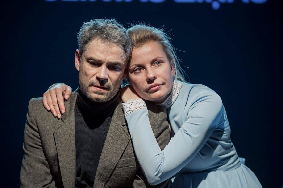 Skats no Dailes teātra izrādes 