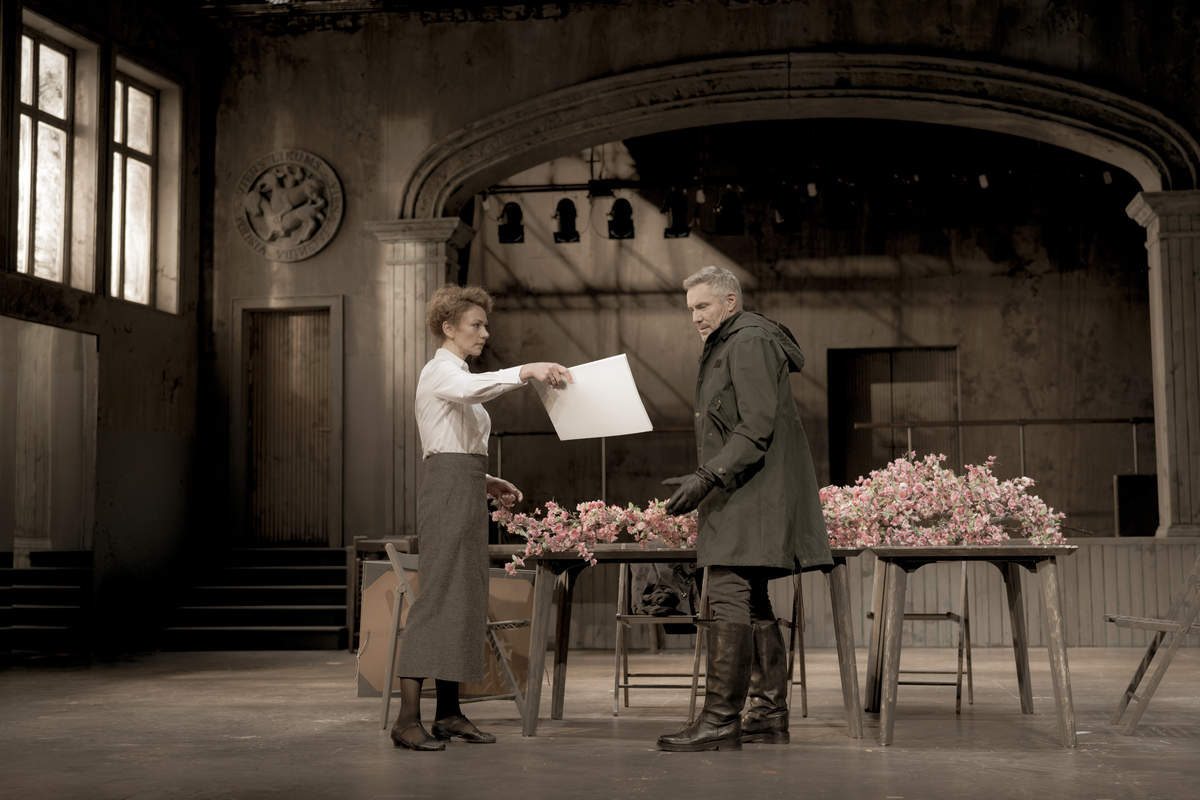 Elizabete Proktora – Inga Alsiņa-Lasmane, Džons Proktors – Juris Žagars // Foto – Mārtiņš Vilkārsis