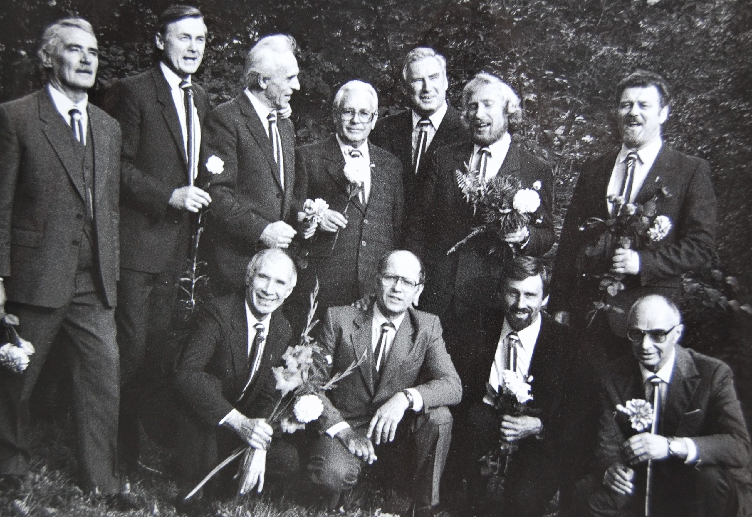 10 kungi no Liepājas teātra kopā ar maestro Valdi Aivaru // Foto no Liepājas teātra arhīva