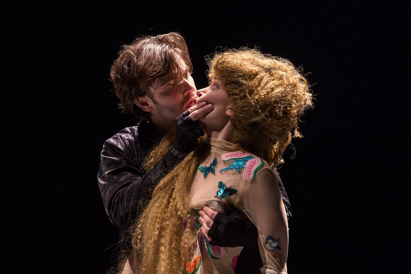 Hamlets – Jurijs Djakonovs, Ofēlija – Jeļena Ņetjosina // Foto – Džeina Saulīte