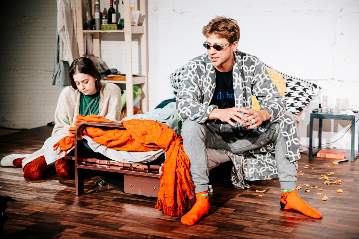 Skats no DDT izrādes 