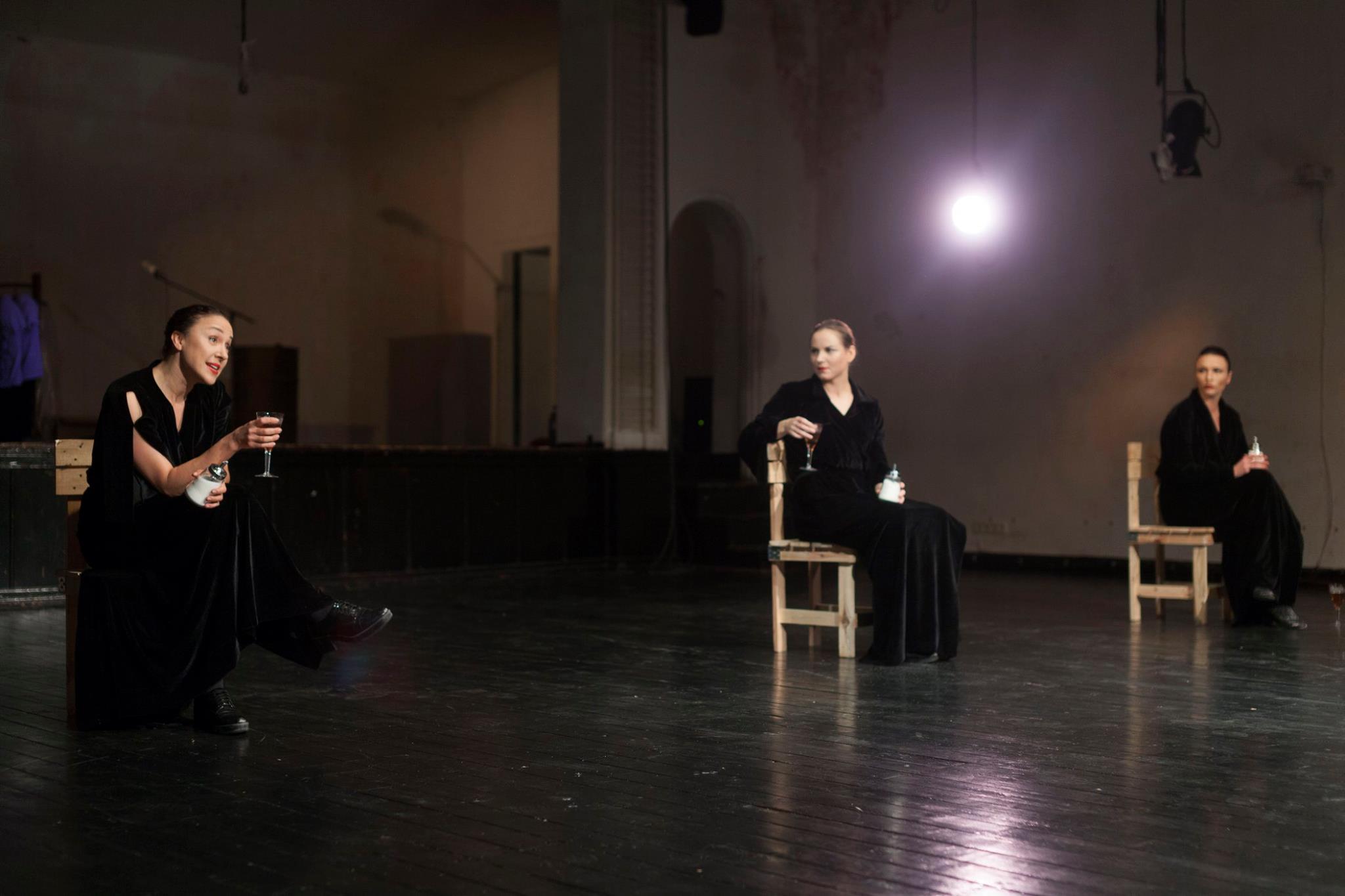 Oksana – Karīna Tatarinova, Nataša – Inga Tropa, Elizabete – Iveta Pole  // Foto – Elmārs Sedols