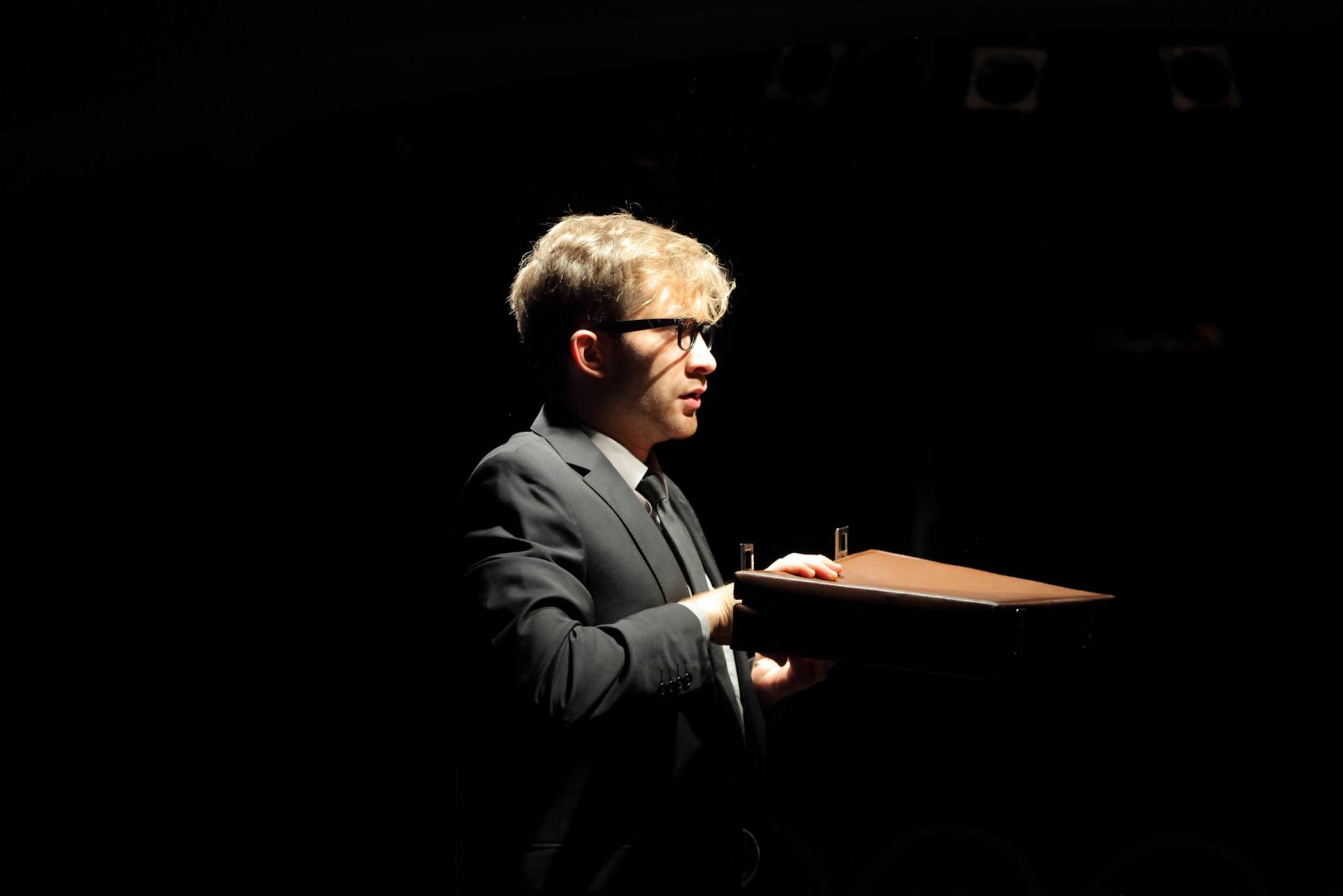 Romāns Bargais izrādē 