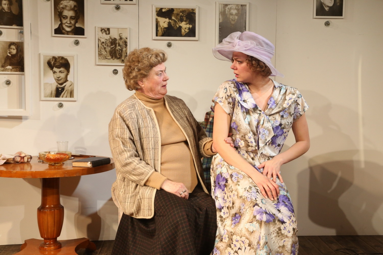 Faina Raņevska – Irina Jegorova, Ļiļa – Natālija Živeca // Foto – Deniss Uvarovs