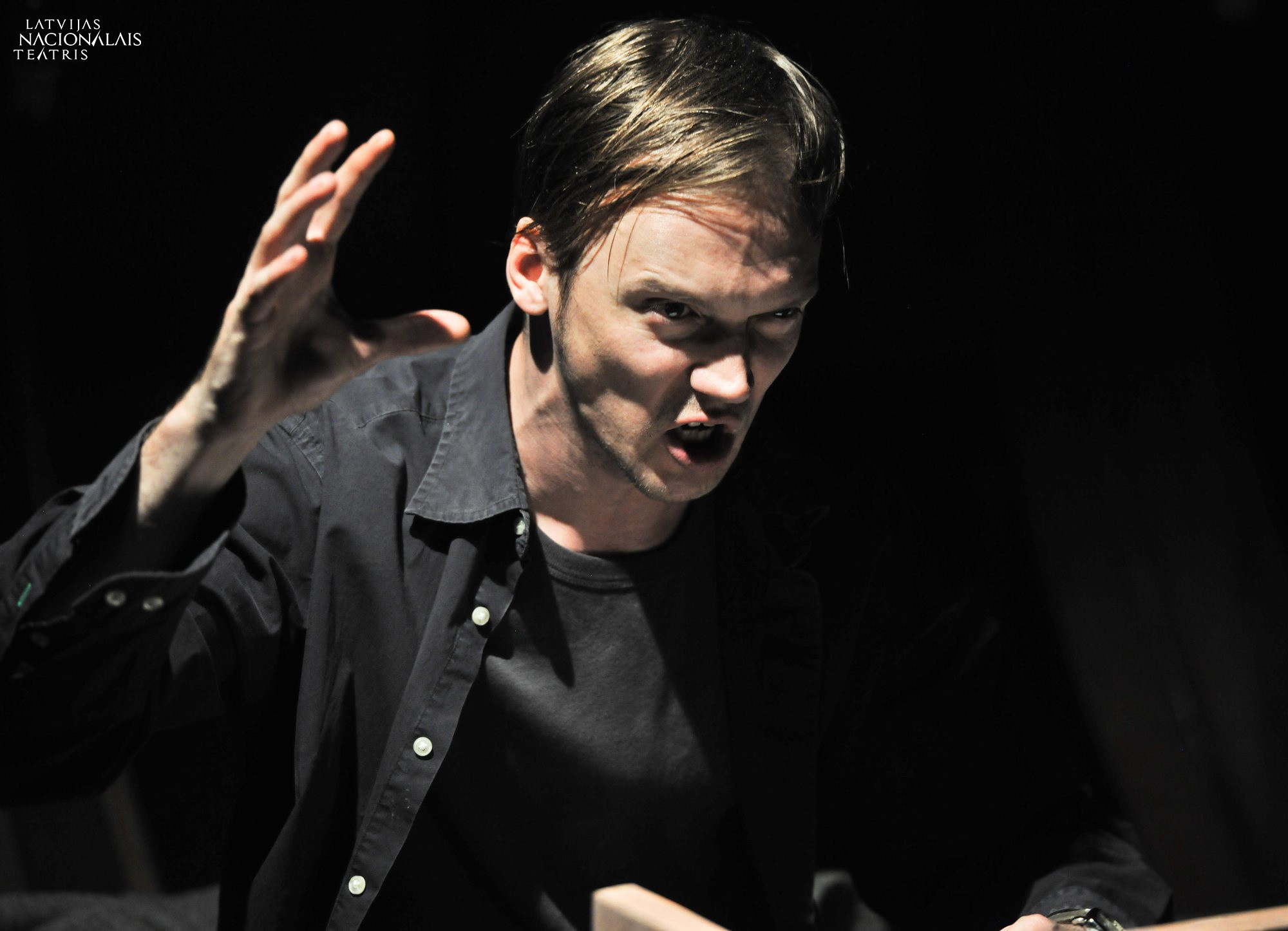 Aktieris Arturs Krūzkops Marka lomā izrādē “Pēc beigām” (2016) // Foto – Kristaps Kalns 