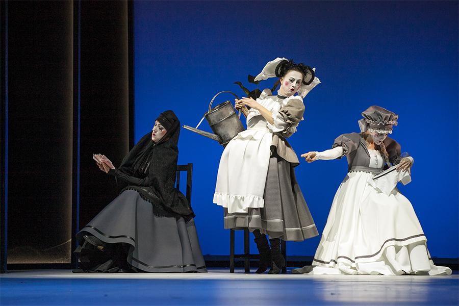 Skats no Liepājas teātra izrādes 