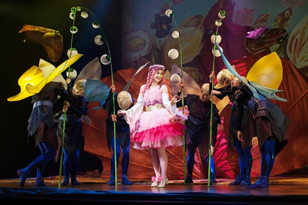 Skats no M. Čehova Rīgas Krievu teātra izrādes