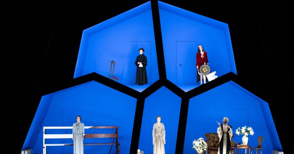 Skats no DT izrādes 