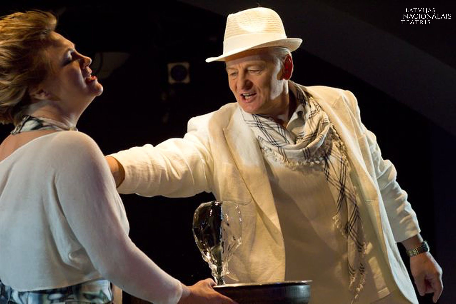 Voldemārs Šoriņš Kārļa lomā izrādē “Mīli manu sievu” (2011) // Foto – Latvijas Nacionālā teātra foto arhīvs