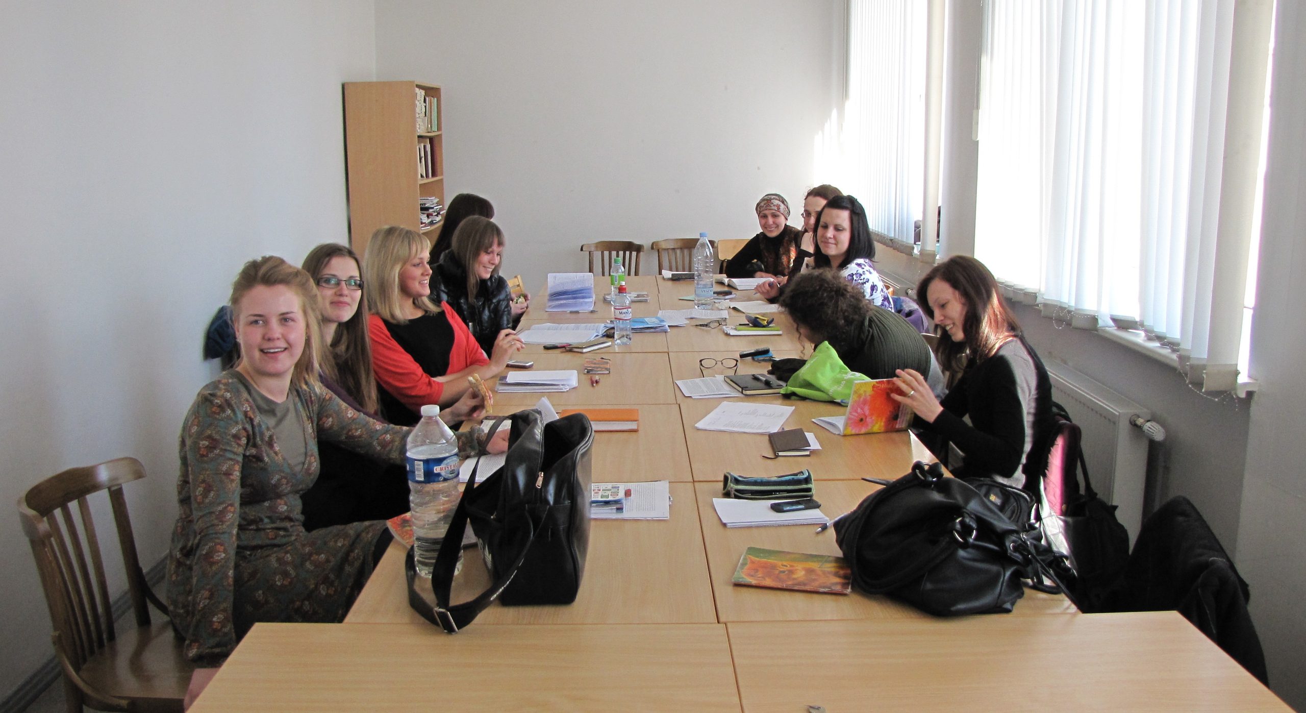 Foto no 2011. gada teātra zinātnes bakalaura studiju kursa ikdienas // Foto no Ievas Rodiņas privātā arhīva