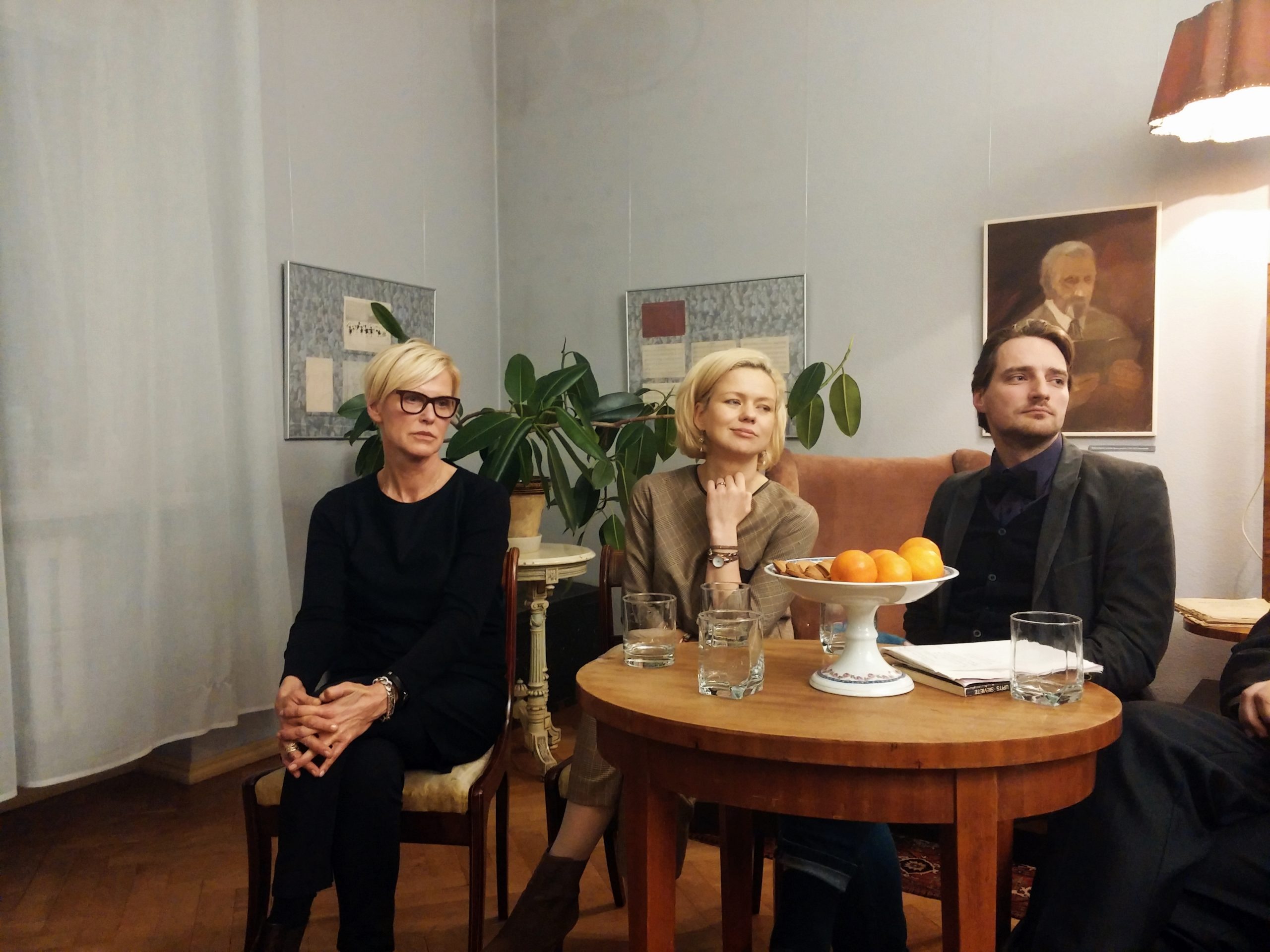 Ināra Slucka, Dita Lūriņa un Ģirts Liuziniks diskusijā Andreja Upīša memoriālajā muzejā // Foto – Ināra Odiņa