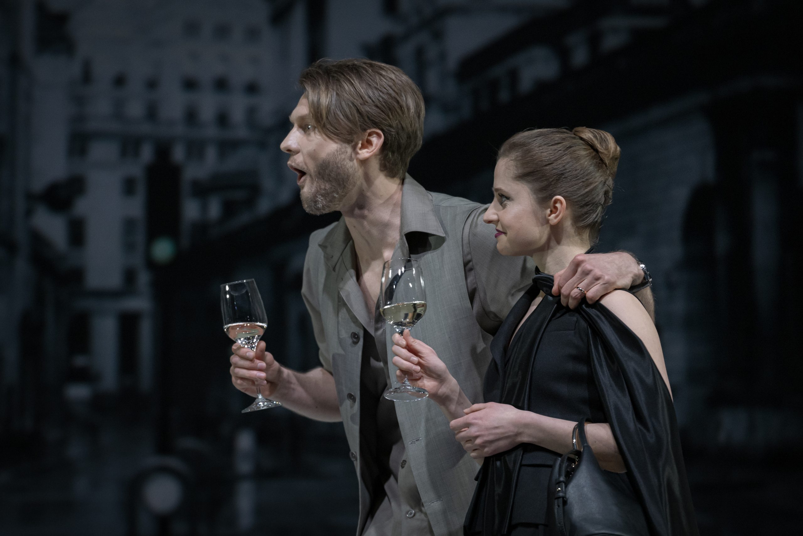 Alise Danovska izrādē 