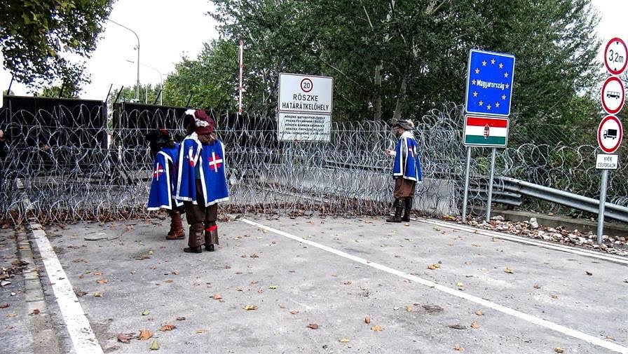 Izrādes “3 musketieri. Uz austrumiem no Vīnes” publicitātes foto