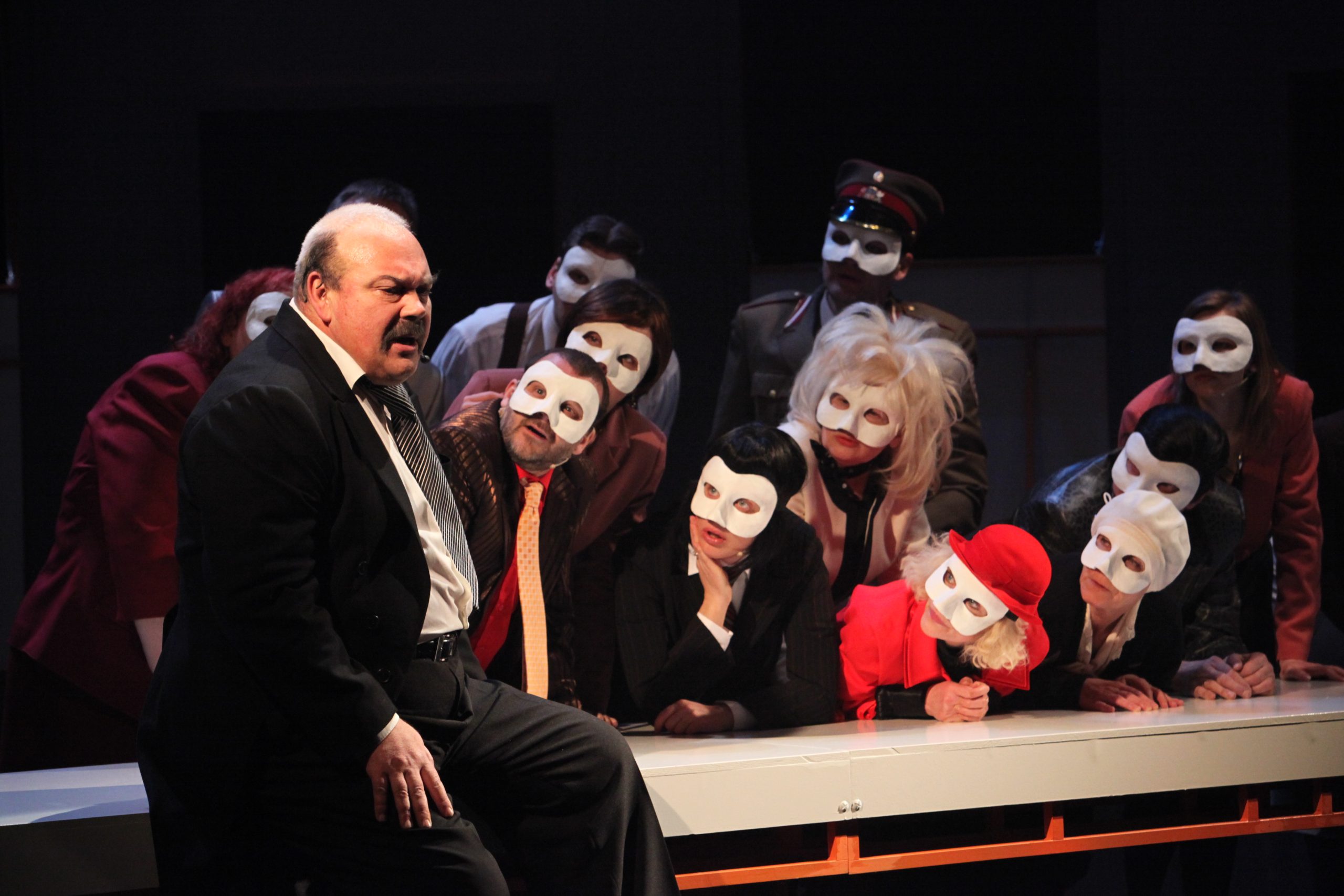 Skats no Liepājas teātra izrādes 