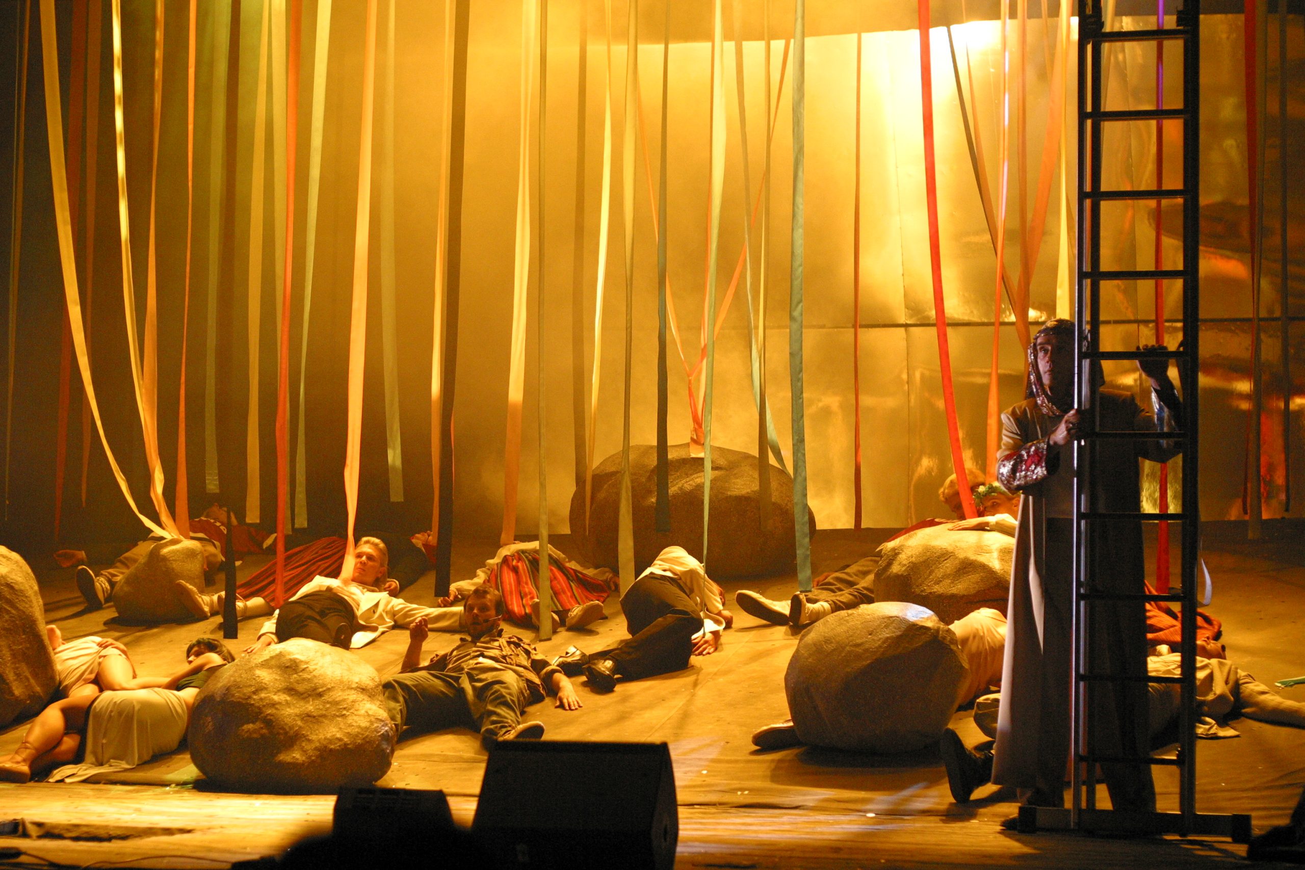 Skats no Liepājas teātra izrādes 