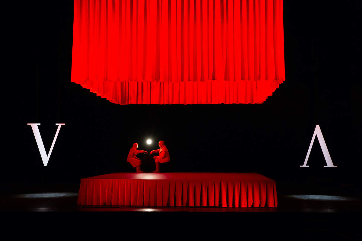 Skats no DT izrādes 