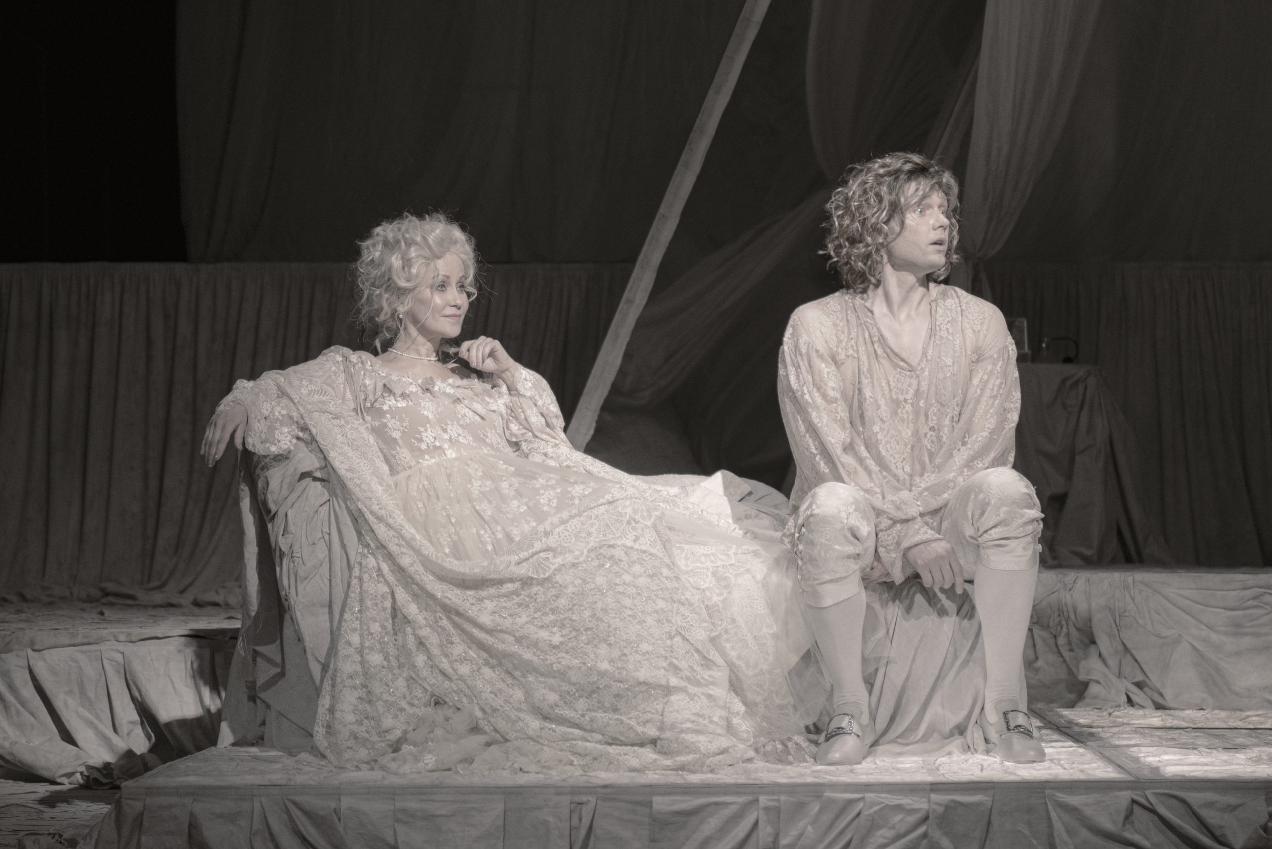 Marķīze de Merteija – Rēzija Kalniņa, Ševaljē Dansenī – Mārtiņš Upenieks // Foto – Mārtiņš Vilkārsis