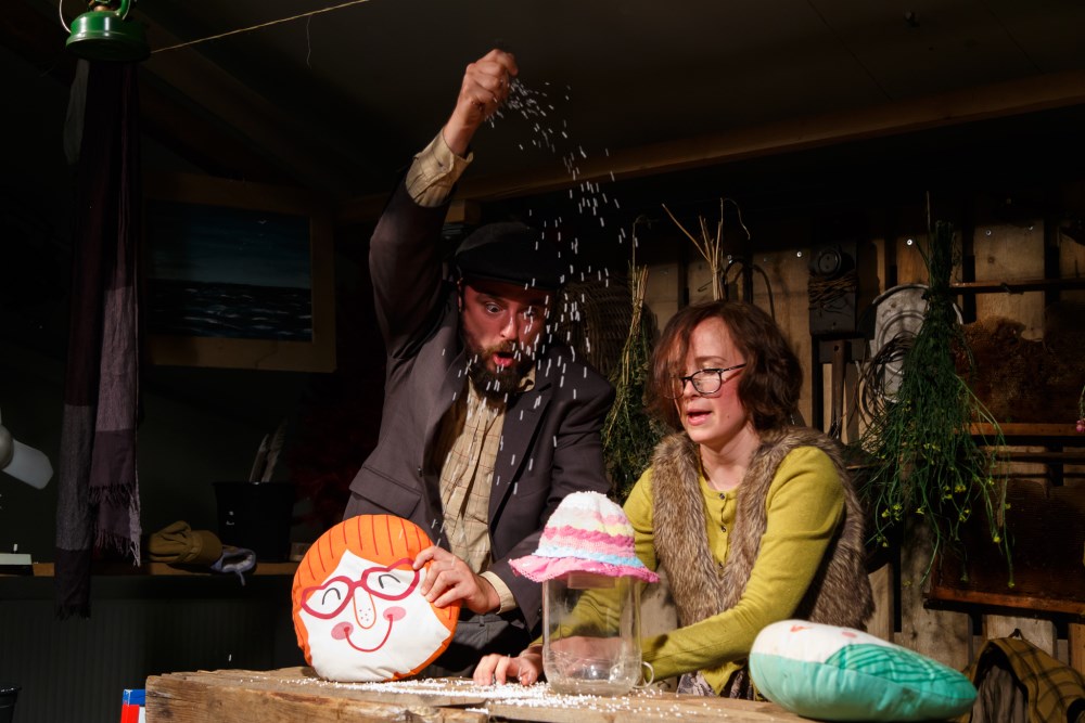 Valdis Vanags un Arnita Jaunzeme izrādē 