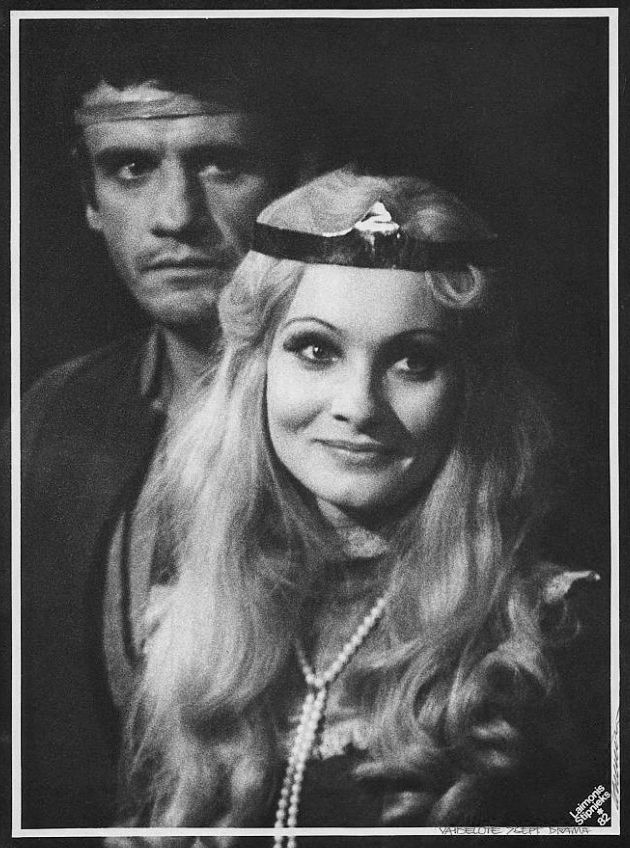 Aspazijas luga „Vaidelote” Liepājas teātrī 1981. gadā (rež. – Oļģerts Kroders). Mārtiņš Vilsons – Laimons, Indra Briķe – Mirdza // Foto – Laimonis Stīpnieks