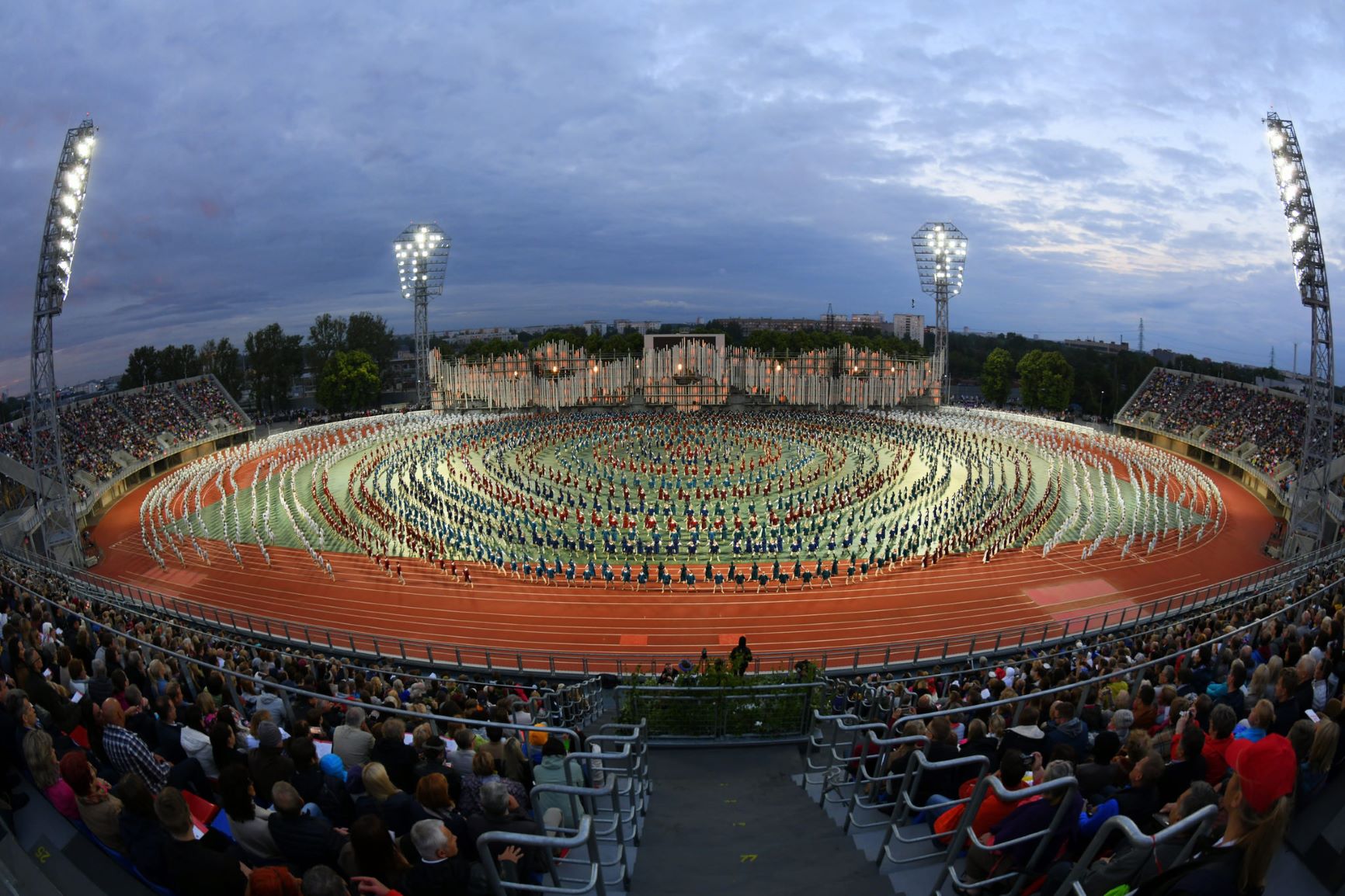 Skats no tautas dejas uzveduma “Māras zeme”
