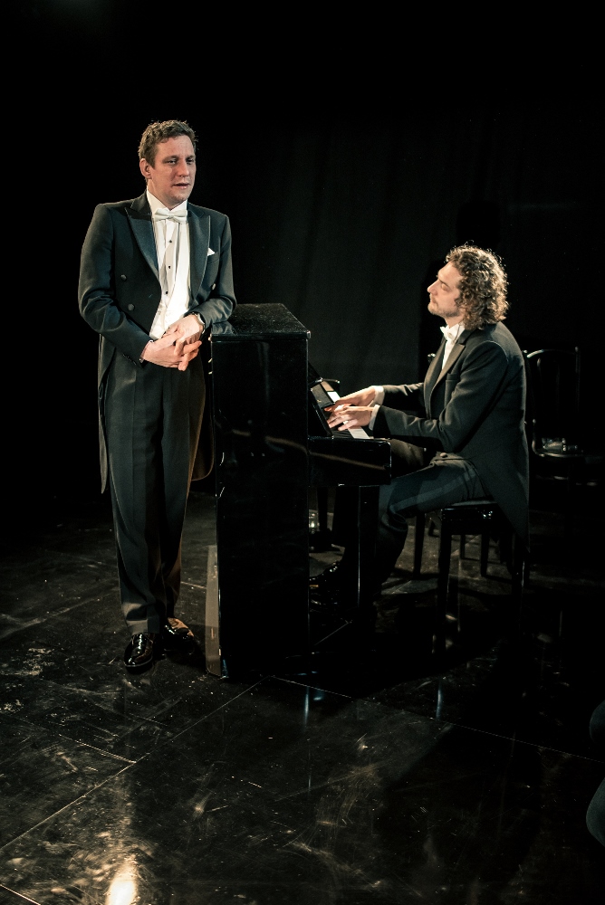 Solists – Artūrs Skrastiņš, pianists – Kārlis Lācis // Foto – Daina Geidmane