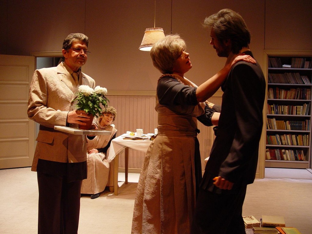 Klasesbiedru salidojums Valmieras teātrī