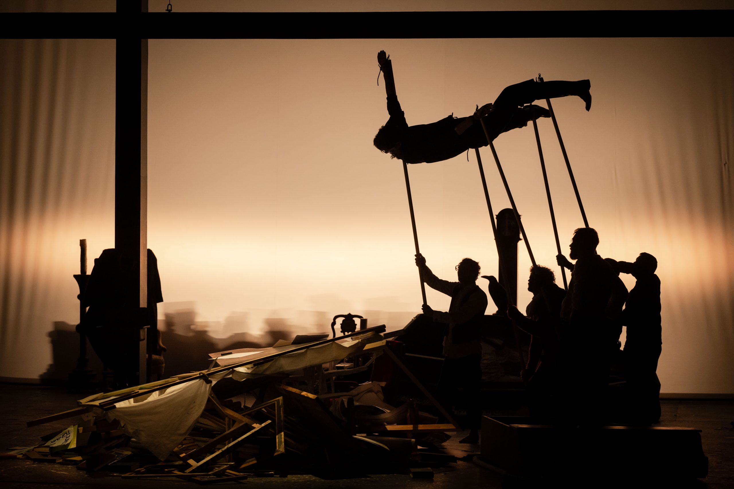 Skats no Čehova teātra izrādes 