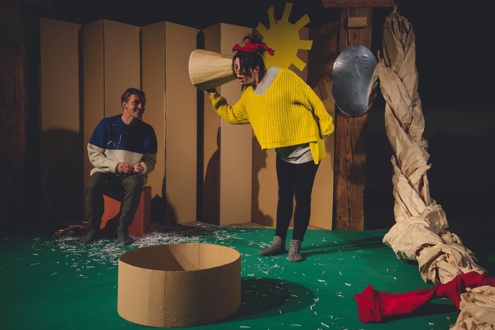 Skats no DDT izrādes 