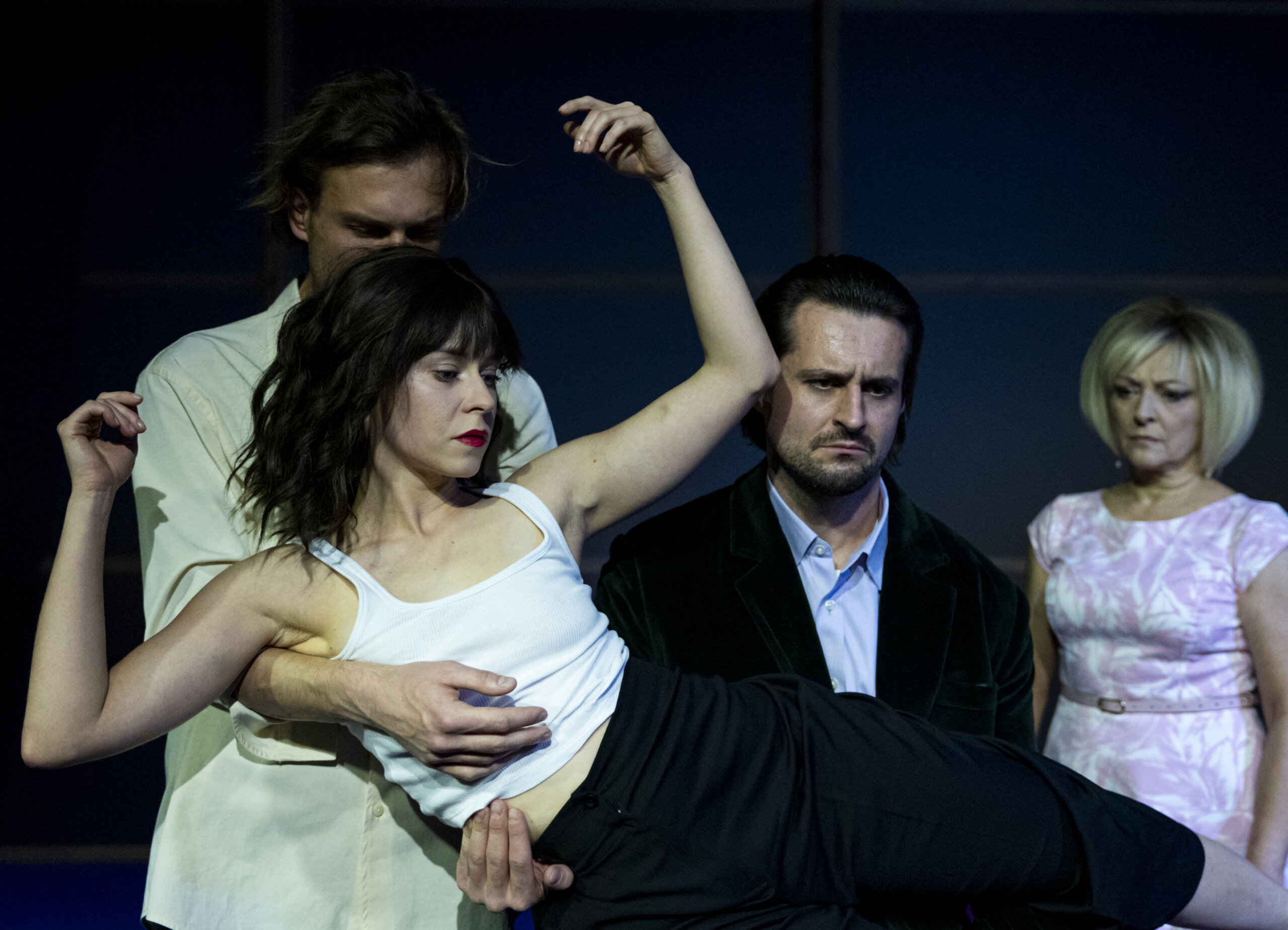 Skats no režisores Aleksandras Bielevičas diplomdarba izrādes “Savvaļas palmas” // Foto – Monika Stolarska