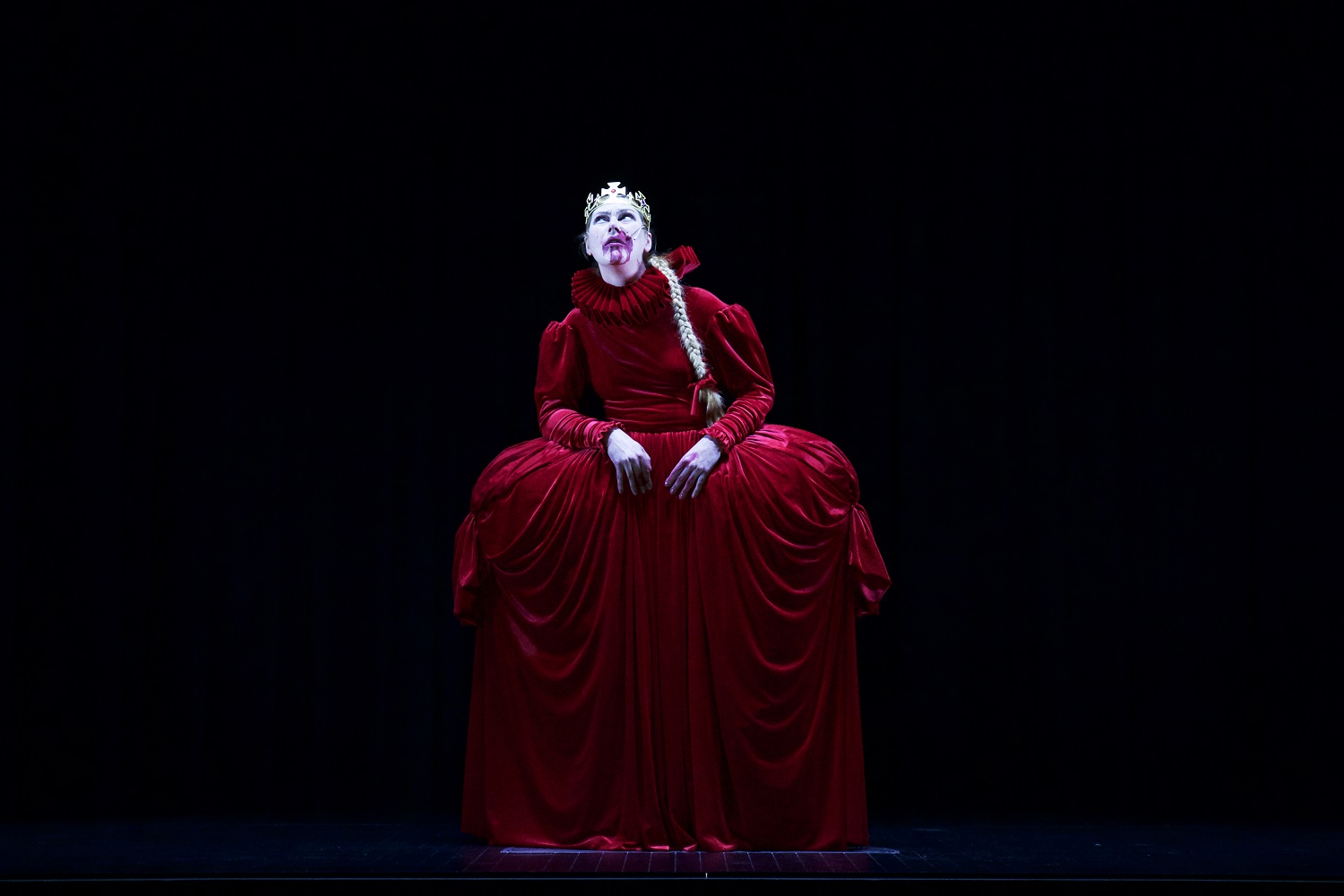 Elīna Vāne VDT izrādē 