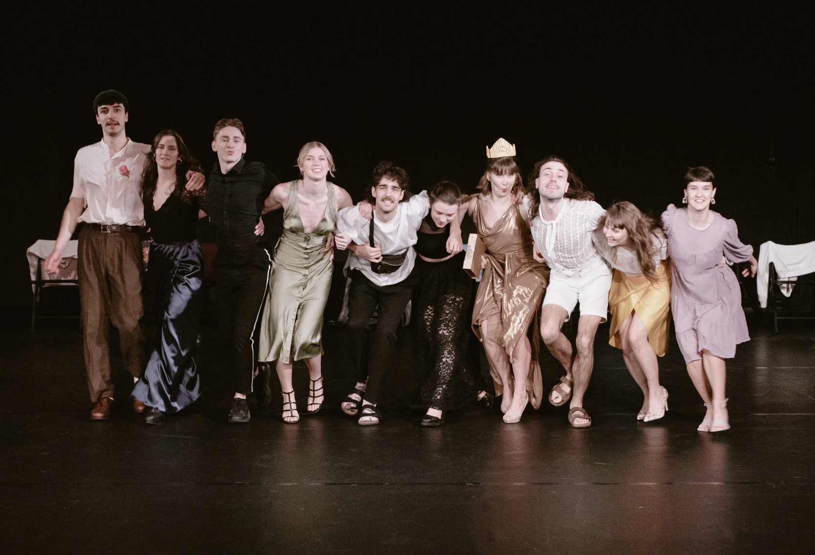 Skats no laikmetīgās dejas izrādes “Atceries mani”, 2023, Dirty Deal Teatro // Foto – Agnese Zeltiņa