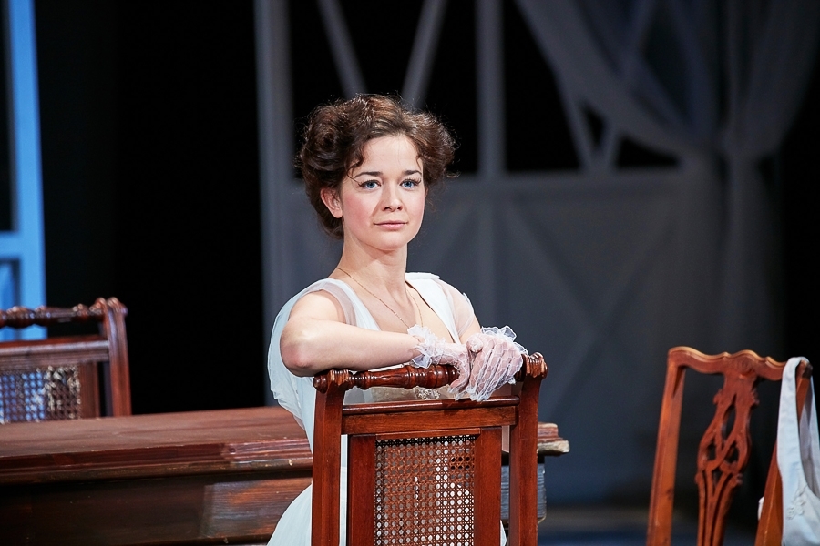 Jūlija Berngardte izrādē