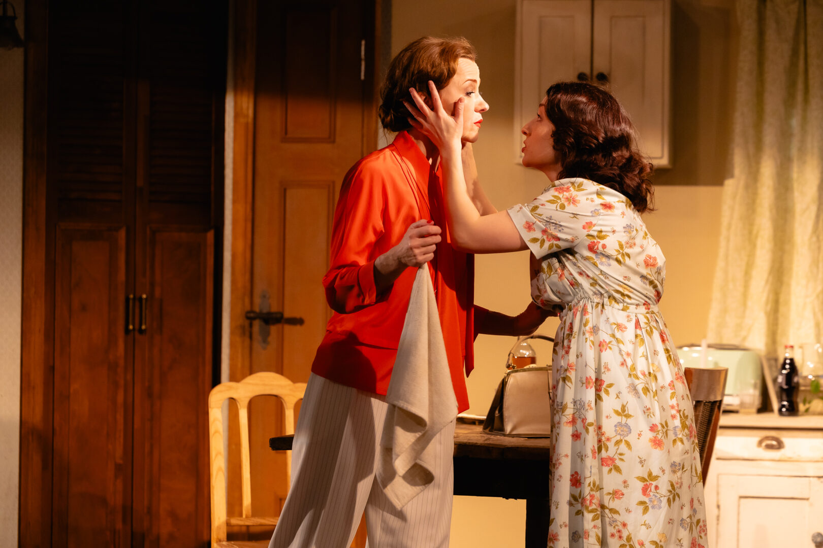 Blanša – Maija Doveika, Stella – Jana Ļisova // Foto – Agnese Zeltiņa