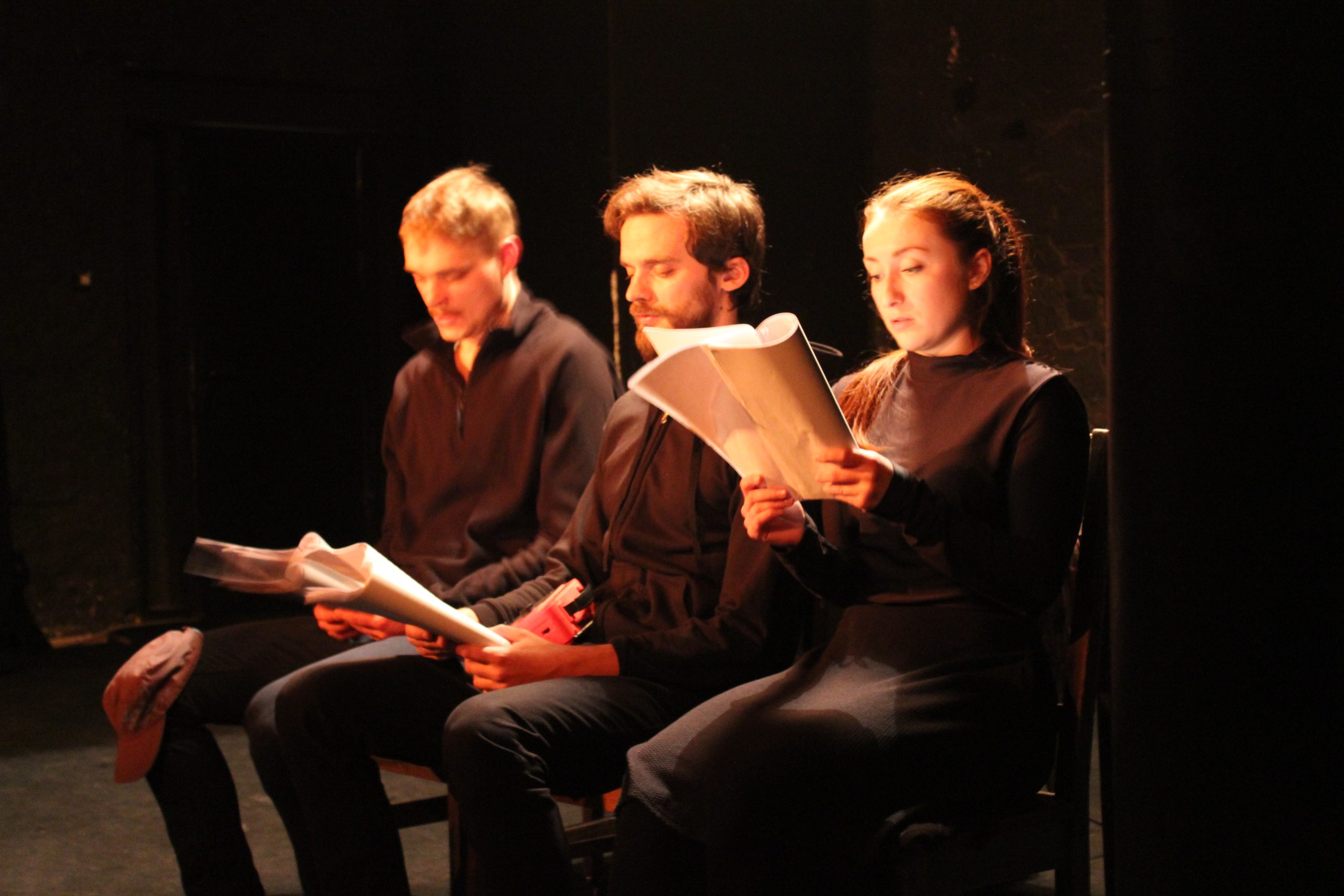 Kaspars Zāle, Kārlis Derums un Jana Ļisova. Skats no Maksima Duboveca lugas