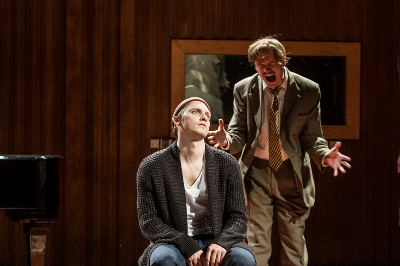 Emīls Kivlenieks un Mārtiņš Liepa izrādē 