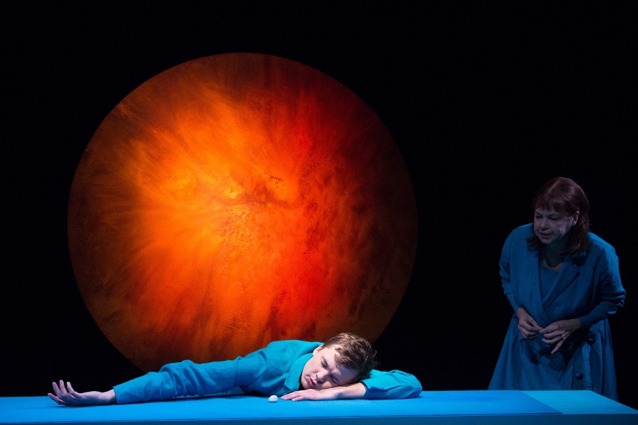 Mārtiņš Meiers un Inese Ramute izrādē 