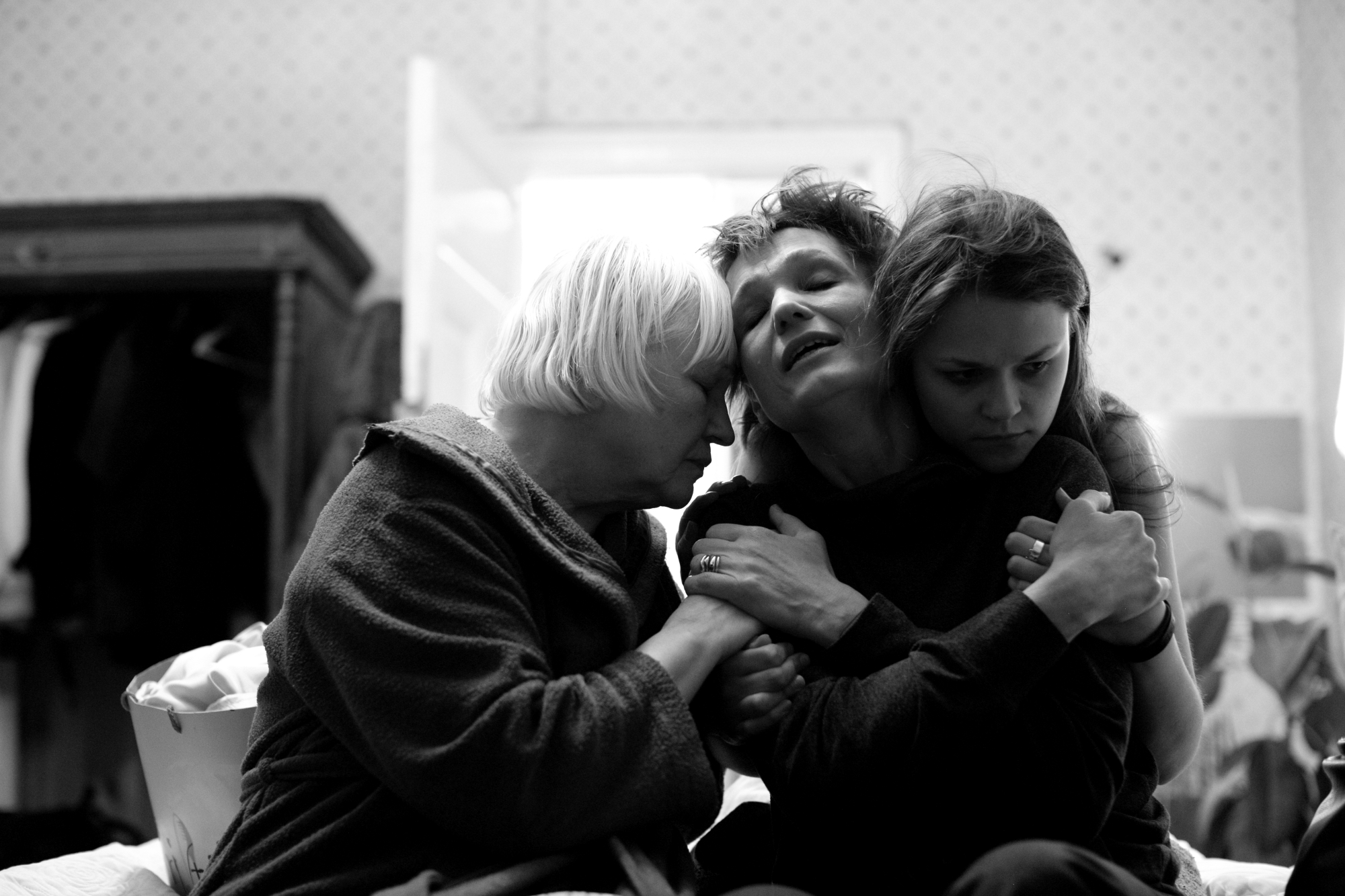 Marija – Līga Liepiņa,  Staņislava – Anna Putniņa, Kitija – Ance Strazda // Foto – Jānis Deinats