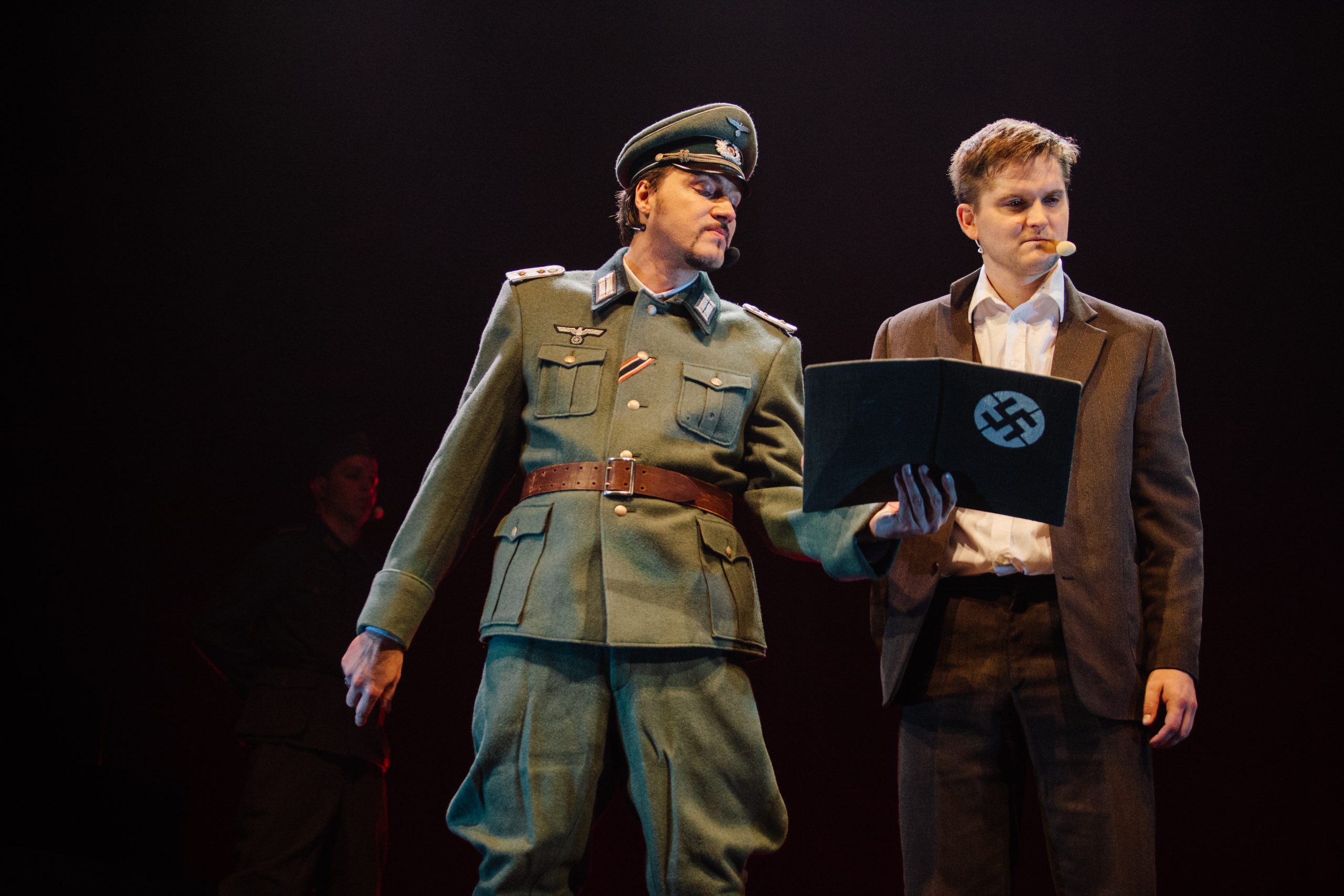 SS virsnieks  – Atis Auzāns, Herberts Cukurs – Juris Jope // Foto – Raimonds Birkenfelds