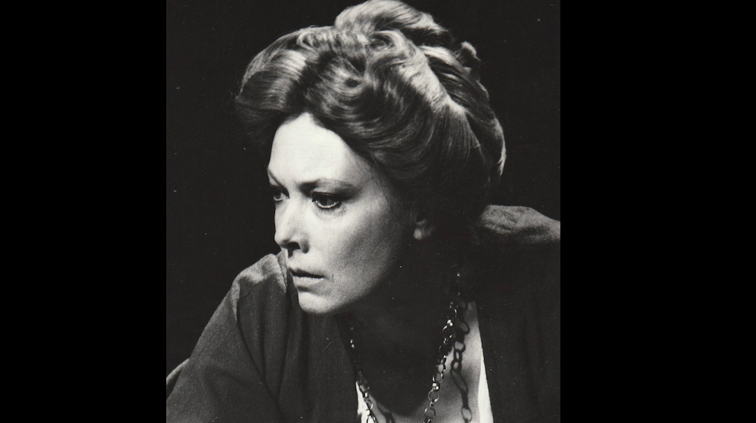 Skats no izrādes “Spānijas Isabella” (1983, rež. A. Jaunušans). Isabella - Astrīda Kairiša // Foto no vietnes teatris.100.lv