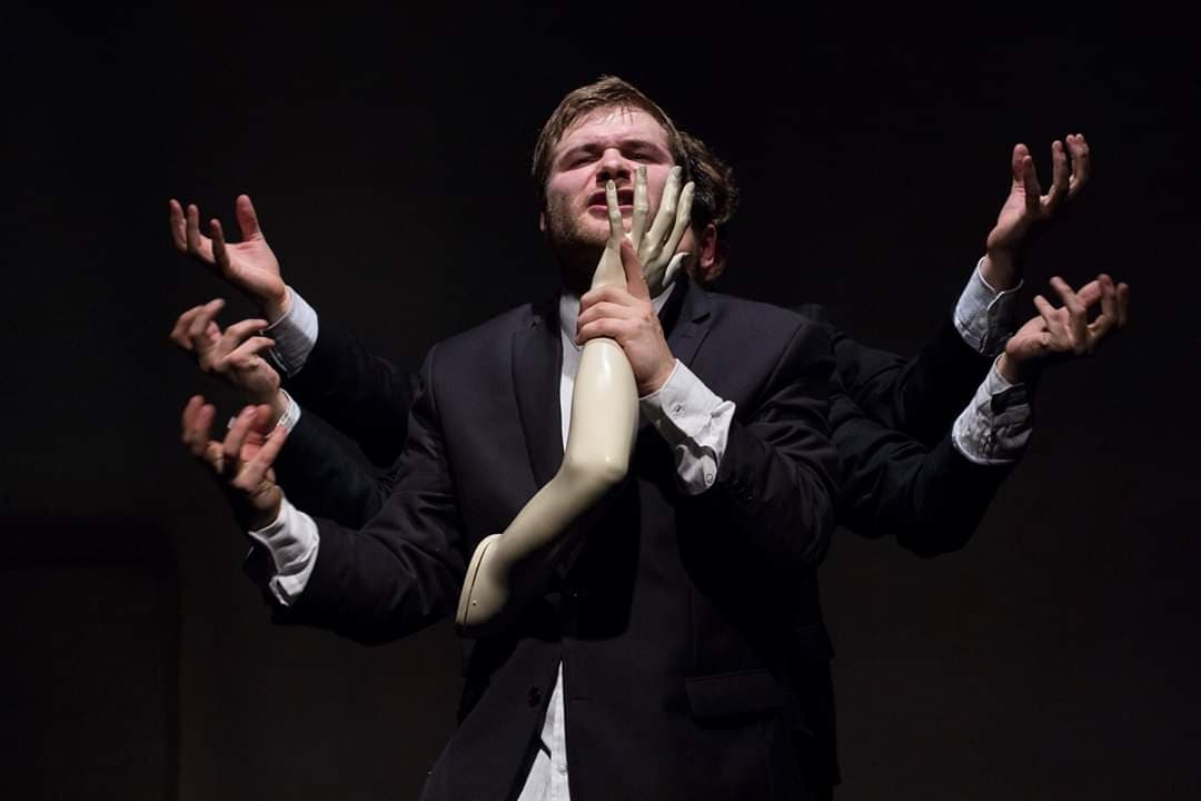 Jānis Kronis izrādē 