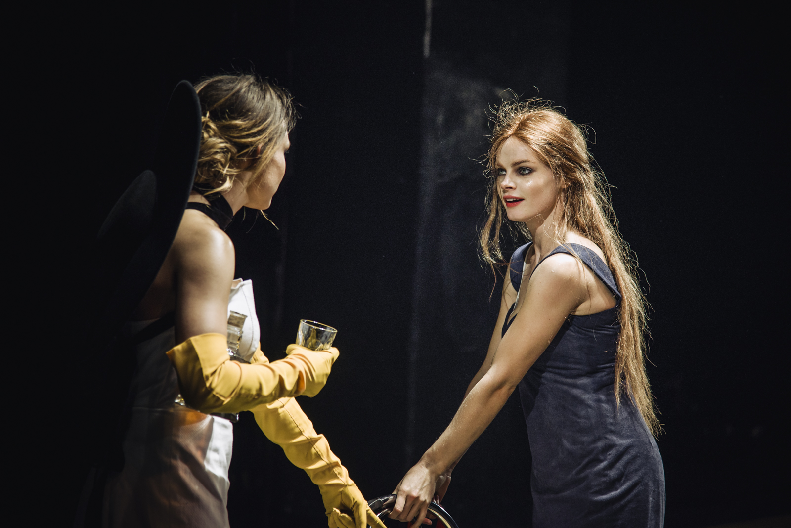 Blanša – Anete Krasovska, Stella – Ieva Florence // Foto – Daina Geidmane