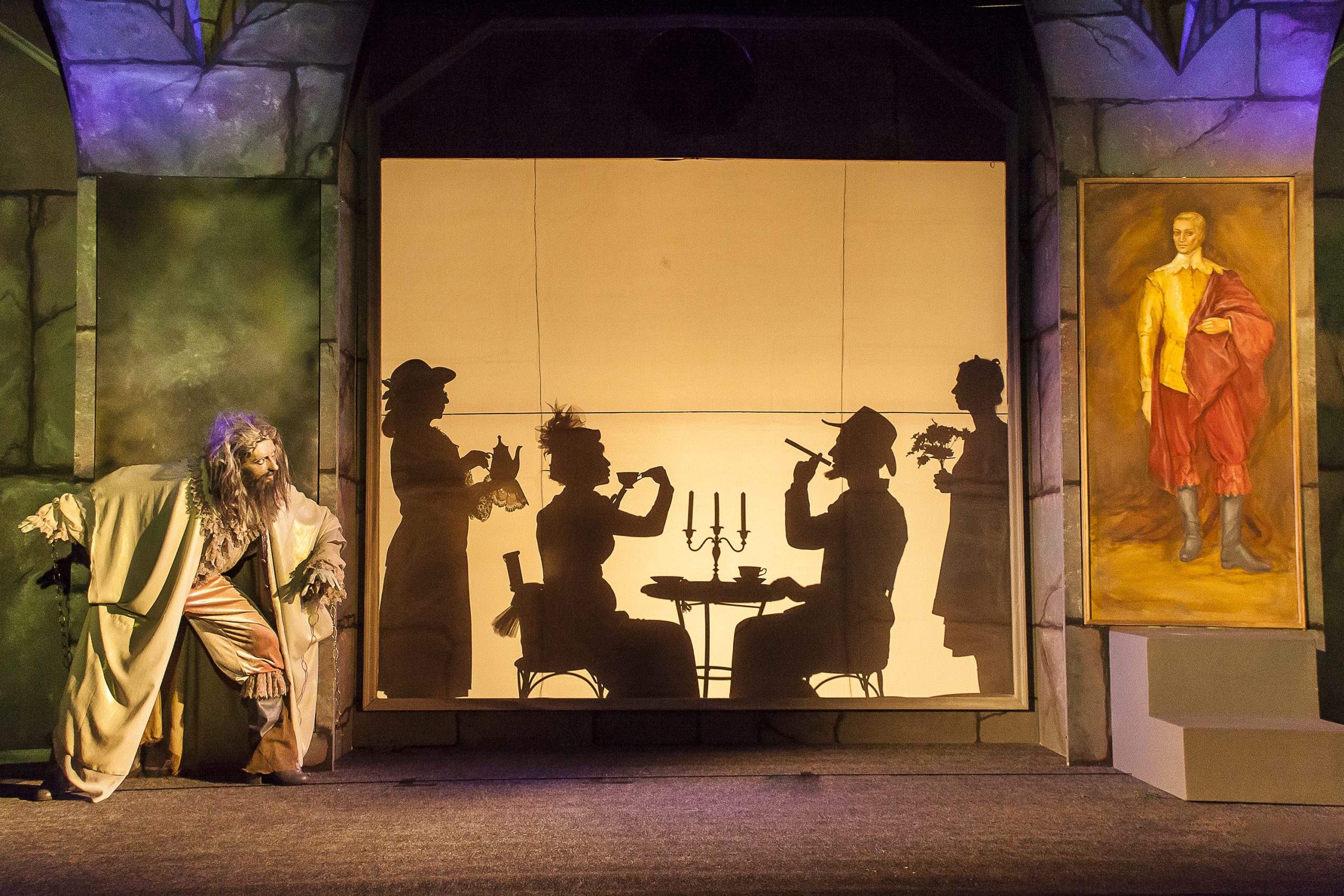 Skats no izrādes „Kentervilas spoks” // Foto – V. Straume