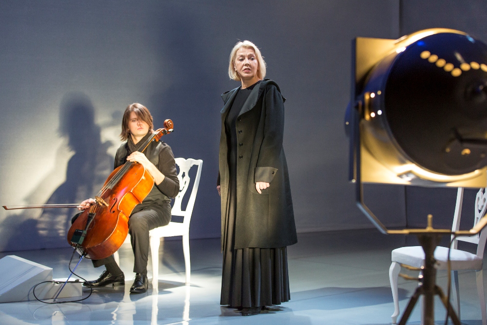 Skats no Dailes teātra izrādes 